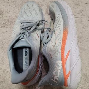 HOKA CLIFTON 8
